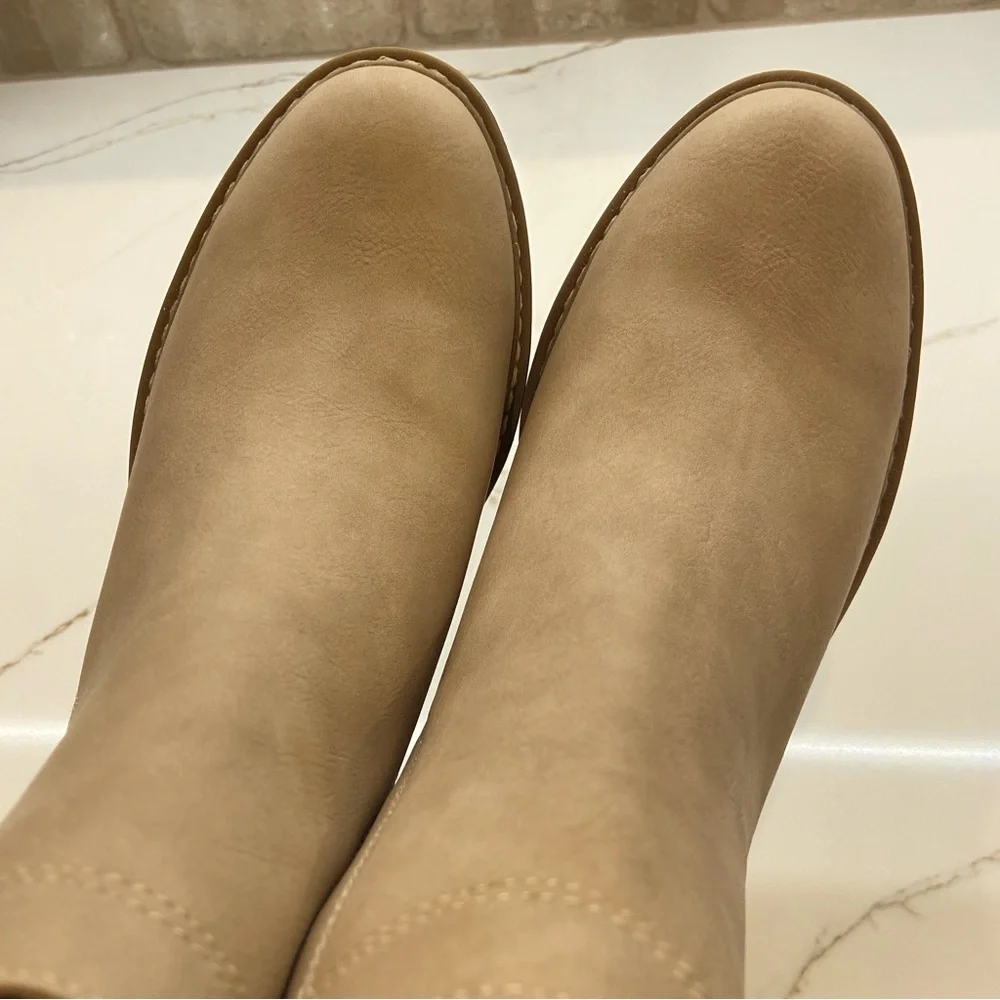 DOLCE VITA ⭐️NWOT Wedge Bootie in Dune